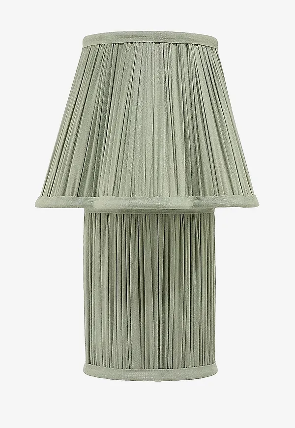 Grön Doing Goods-sidenlampa i otroligt snygg modell.