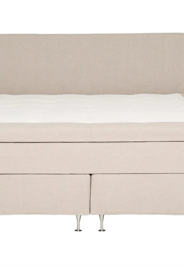 Exklusiv säng i beige färg gjord i ek.