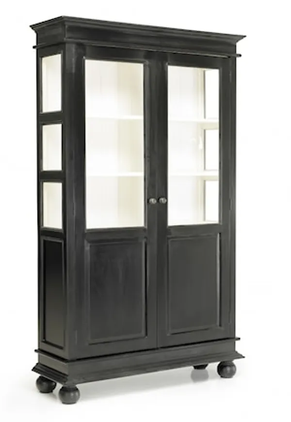 Jättefin svart skåp 2025 från Nordal.