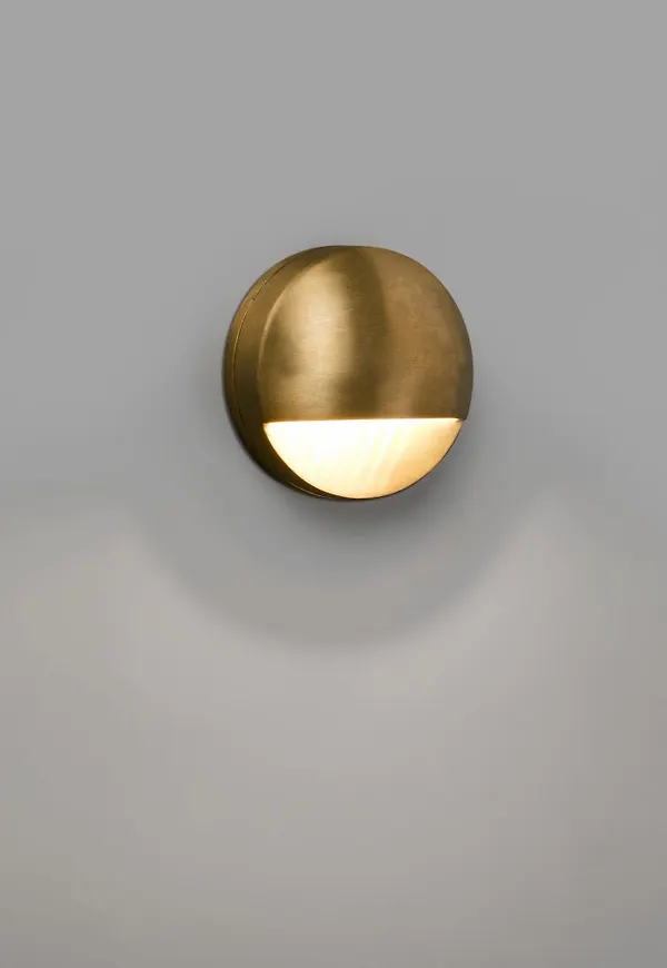Modern aluminiumlampa 2025 från Faro Barcelona.
