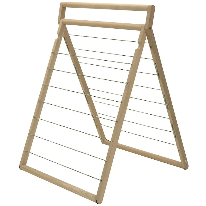 Trendig torkställning i ek från Skagerak.