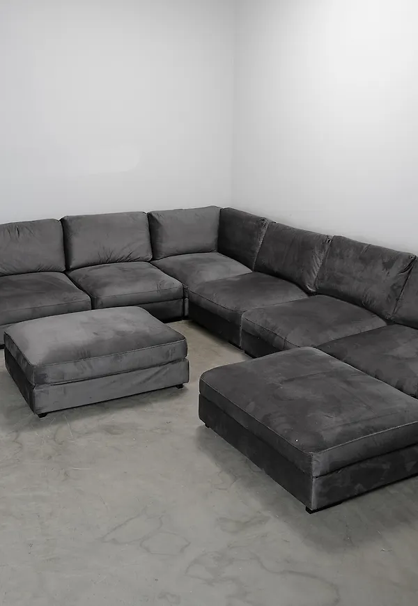 Grå Scandinavian Choice-soffa i skön modell.