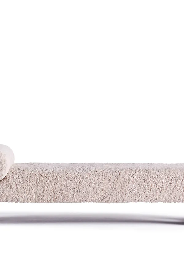 Beige Dusty Deco-fårskinnsmöbel i snygg modell.