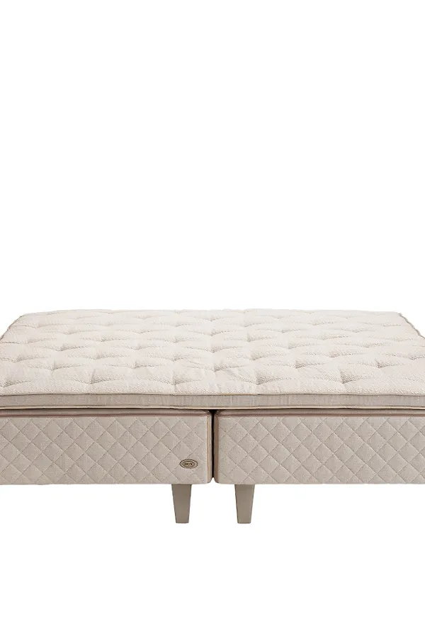 Beige DUX-lädersäng i riktigt fin modell.