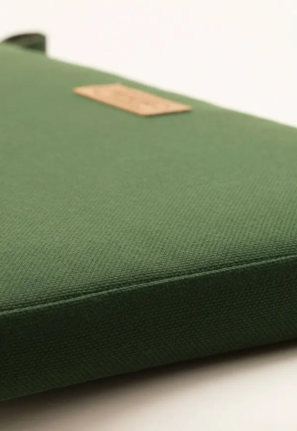 Snygg pall 2025 från Grythyttan Stålmöbler.