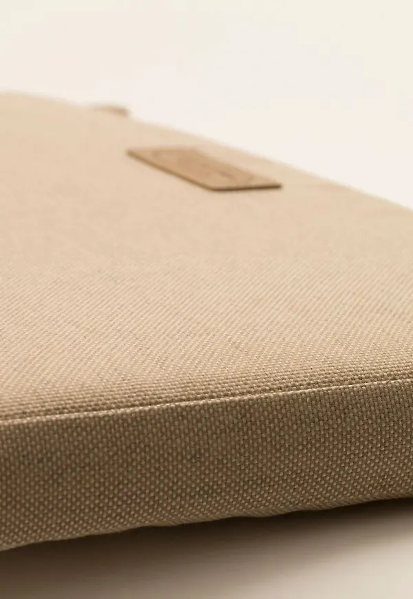 Jättefin beige soffa 2025 från Grythyttan Stålmöbler.