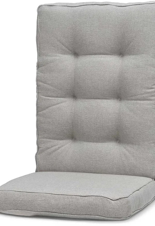 Mysig trämöbel i beiget från Hillerstorp.