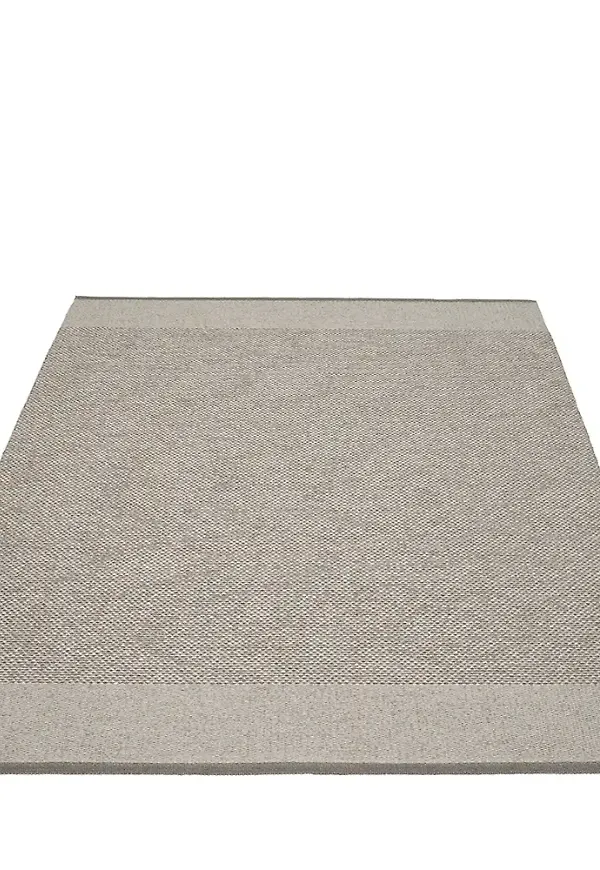 Smickrande Matta som passar bra vid många olika tillfällen.