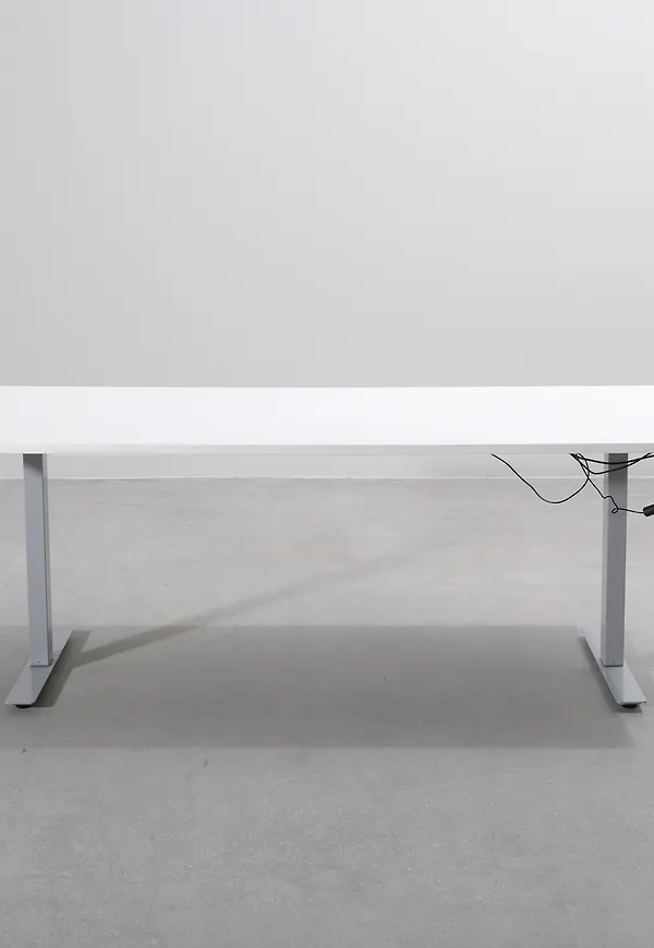 Stilriktig skrivbord 2025 från Edsbyn.