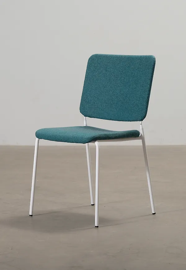 Jättefin vit stol 2025 från Edsbyn.