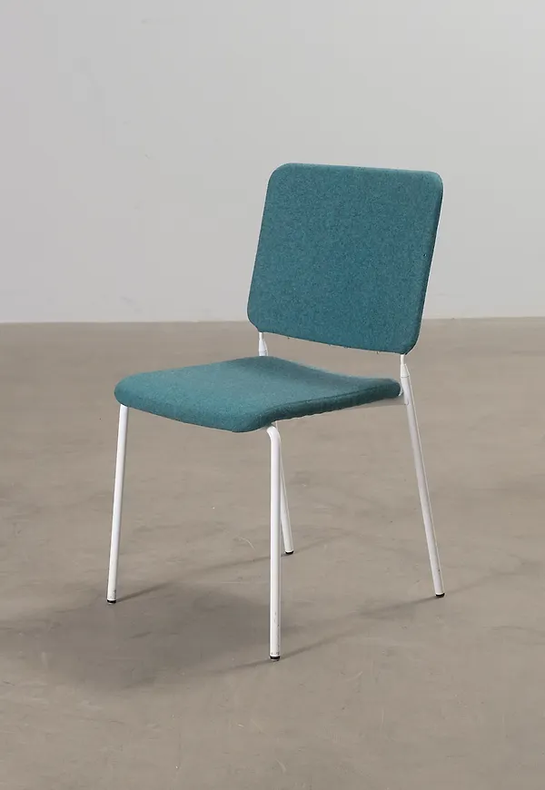 Stilriktig matbordsstol 2024 från Edsbyn.