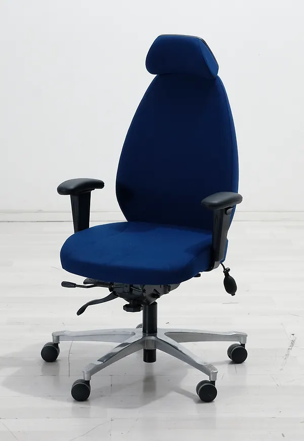 Komfortabel kontorsstol 2025 från EFG.