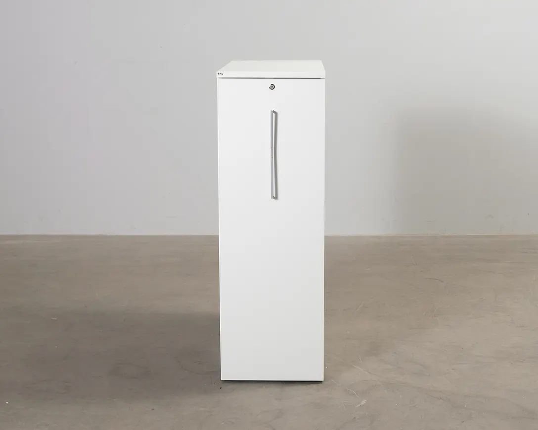 Trendig vit möbel 2024 från EFG.