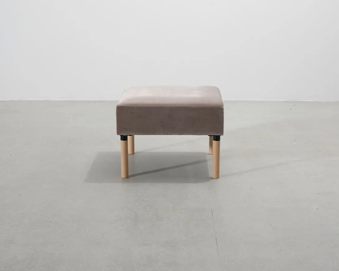 Stilriktig brun möbel 2024 från EFG.