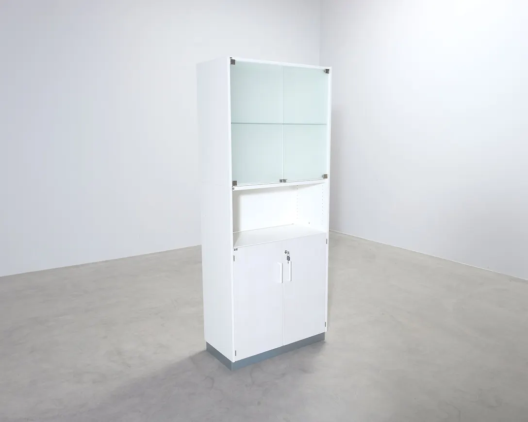 Riktigt trendig dörr i vitt från EFG.