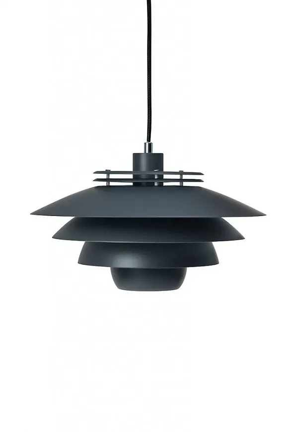 Riktigt snygg Lampa som passar bra vid många olika tillfällen.