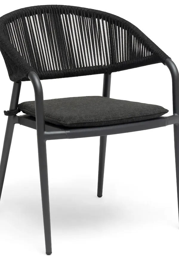 Otroligt fin Stol som passar bra vid många olika tillfällen.