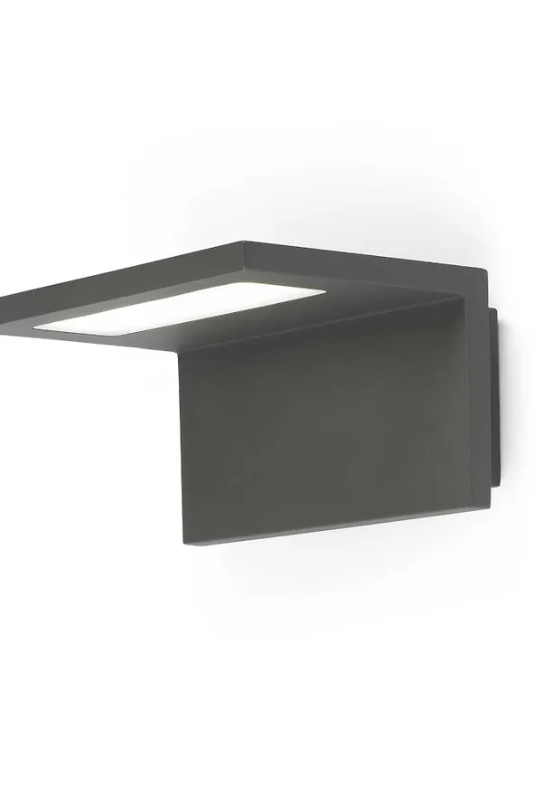 Riktigt fin fasadlampa 2025 från Faro Barcelona.