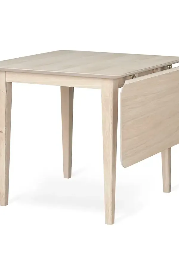 Stilriktig matbord i ek från Torkelson.