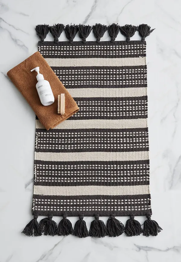 Svart Ellos-bomullsmatta i modern modell.