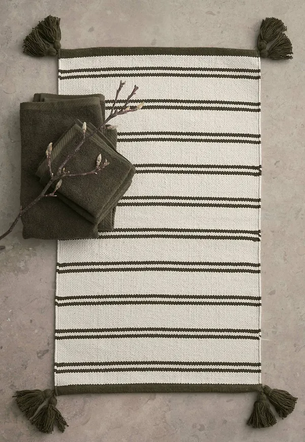 Bomullsbadrumsmatta som passar perfekt till sommaren 2025!