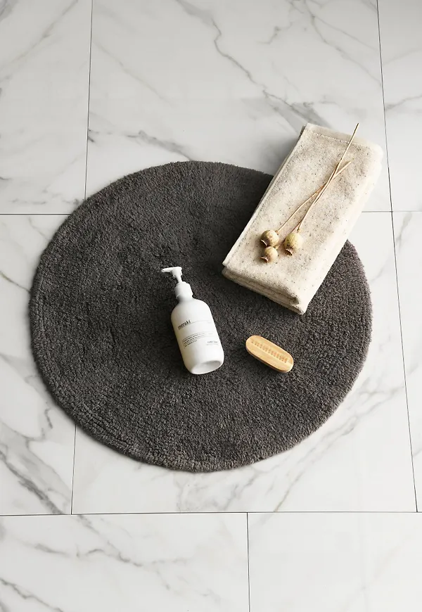 Modern grå matta 2025 från Ellos.