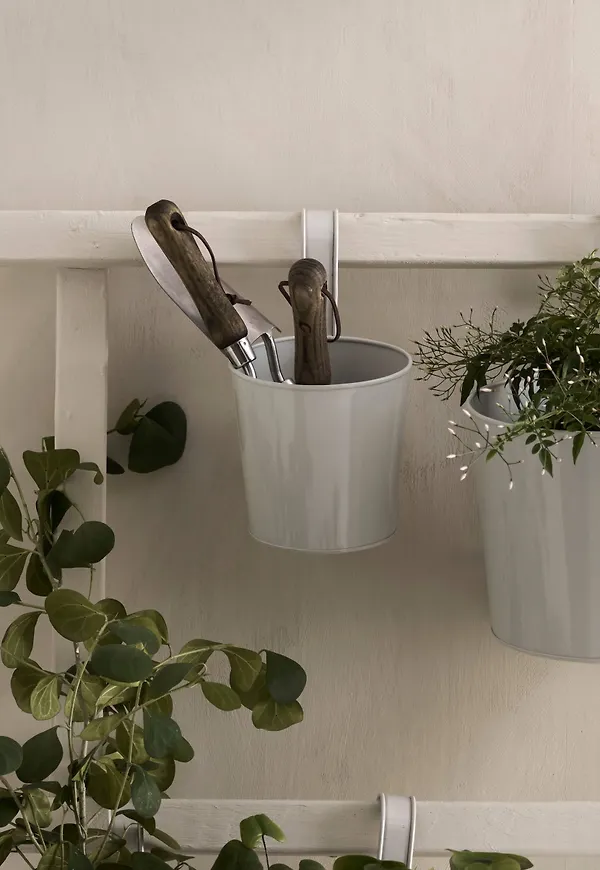 Beige Ellos-hängare i fantastiskt snygg modell.