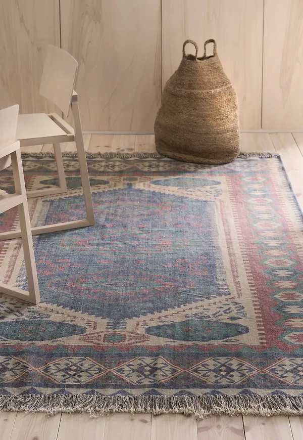 Otroligt snygg ellos matta i blå färg gjord i bomull.