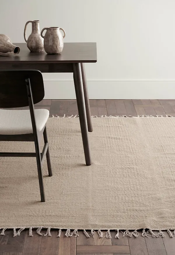 Stilren ellos matta i beige färg gjord i bomull.