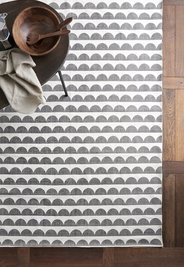 Riktigt trendig ellos halkskyddsmatta i grå färg gjord i bomull.