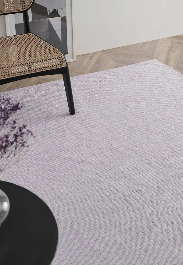 Härlig ellos matta i lila färg gjord i bomull.