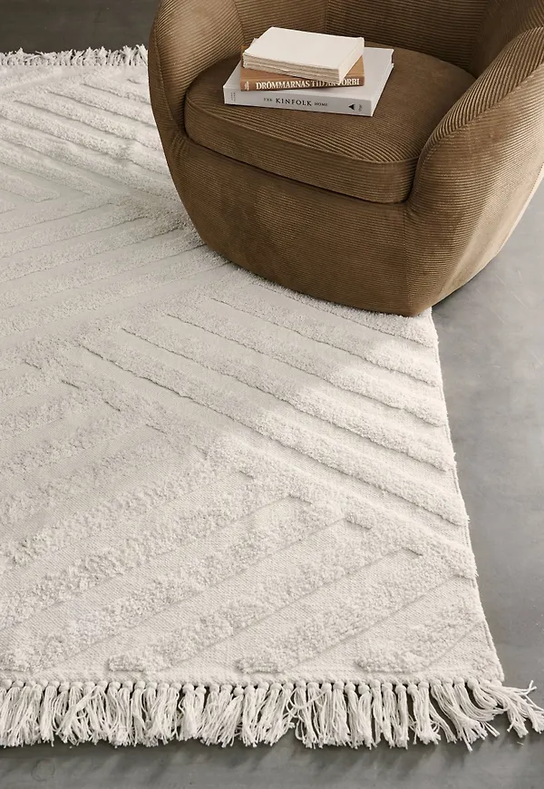 Riktigt snygg halkskyddsmatta i vitt från Ellos.