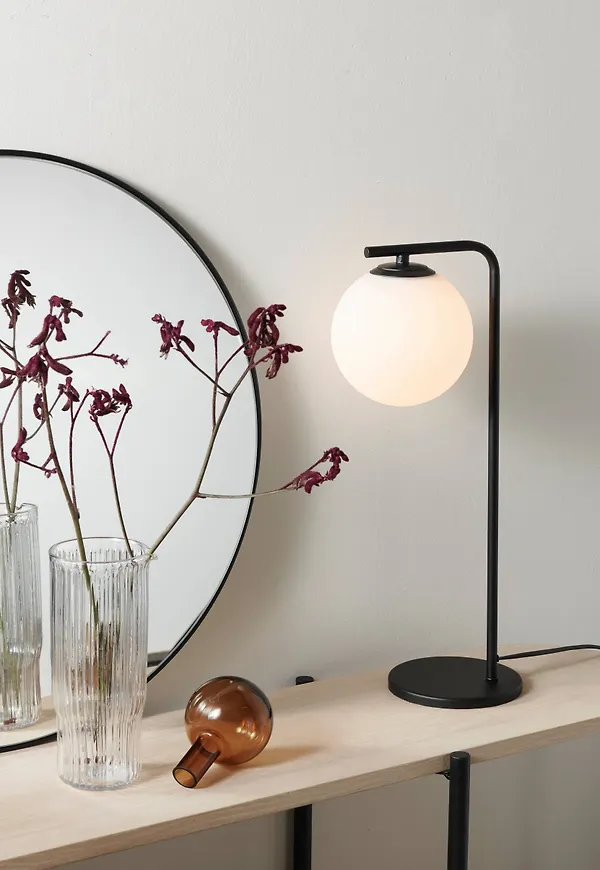 Otroligt snygg lampa 2025 från Ellos.