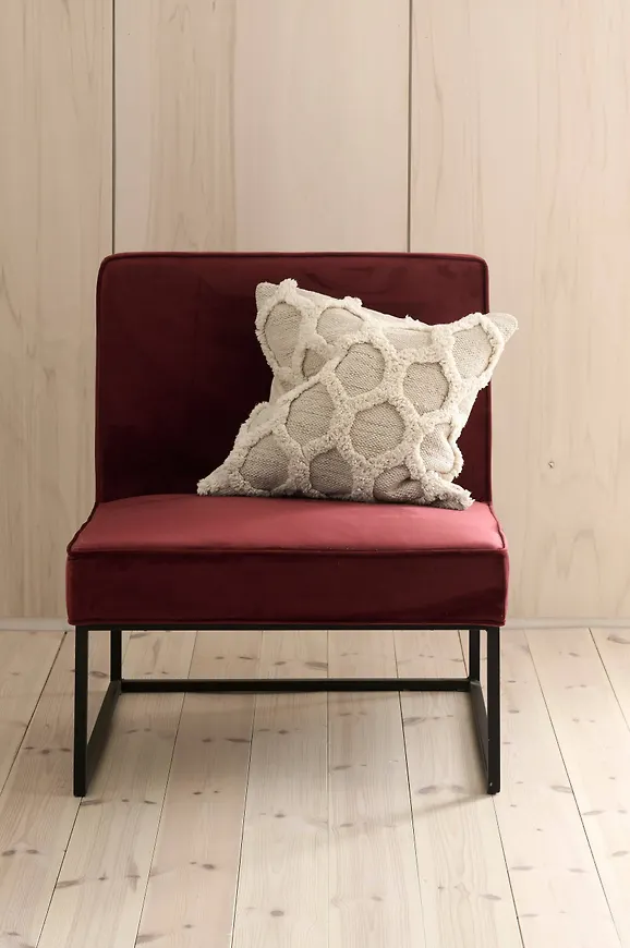 Otroligt fin fåtölj 2025 från Ellos.