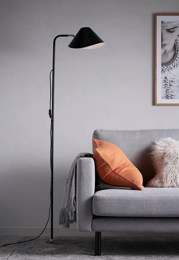 Supersnygg lampa 2025 från Ellos.