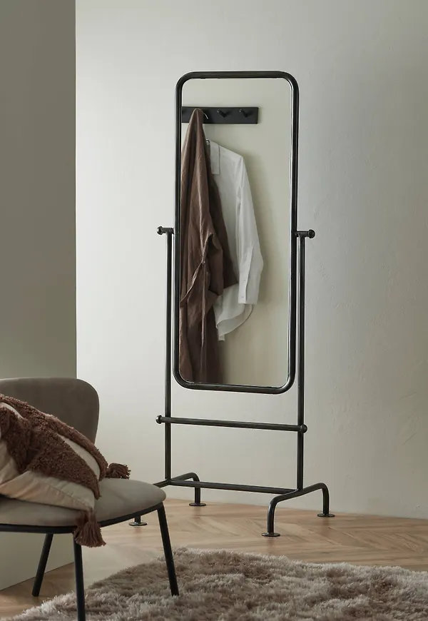 Cool spegel 2025 från Ellos.