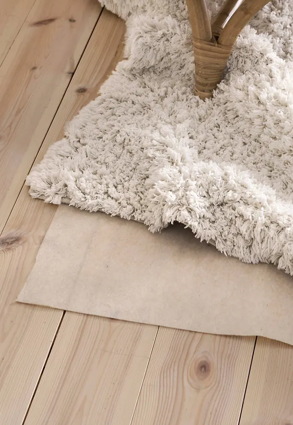 Beige Ellos-halkskyddsmatta i riktigt trendig modell.