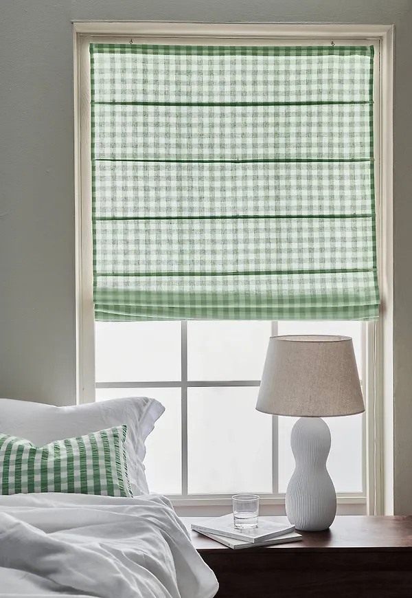 Riktigt trendig ellos gardin i grön färg gjord i bomull.