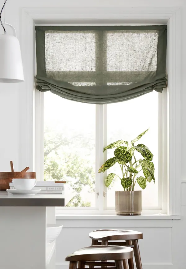 Smickrande gardin i khakigrönt från Ellos.