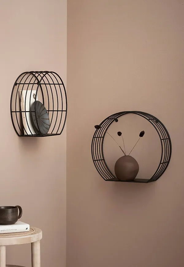 Exklusiv hylla i svart från Ellos.