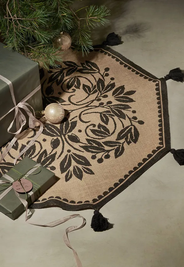 Elegant julgransmatta 2025 från Ellos.