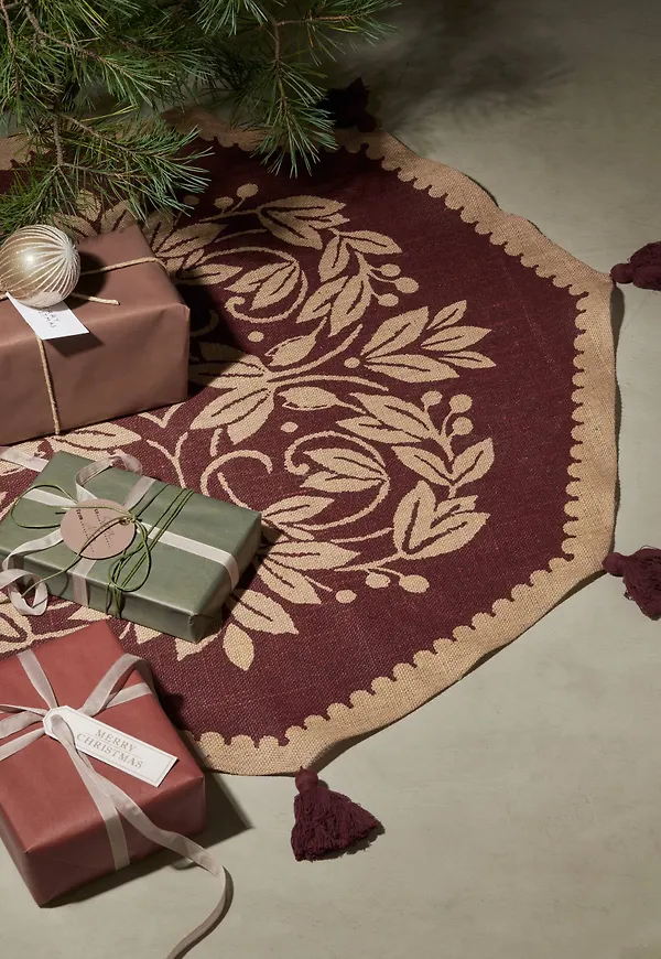 Vacker julgransmatta 2025 från Ellos.