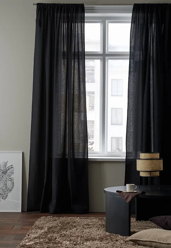 Cool bomullsgardin i svart från Ellos.