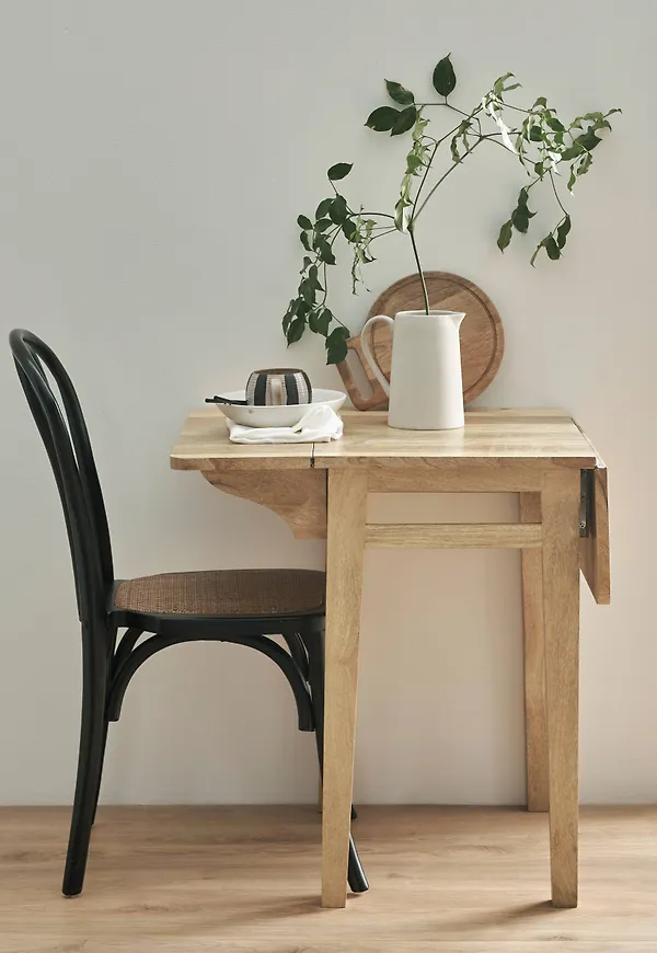 Smickrande bord som passar bra vid många olika tillfällen.