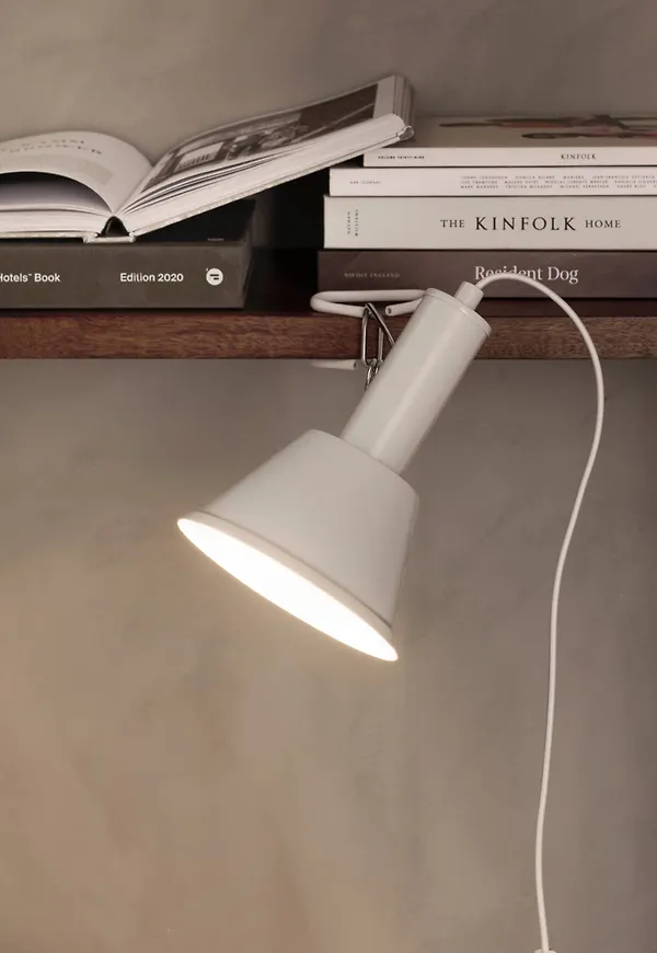 Klassisk Lampa som passar bra vid många olika tillfällen.