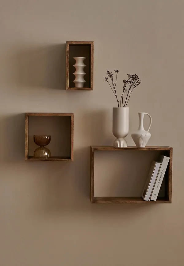 Fin hylla i brunt från Ellos.