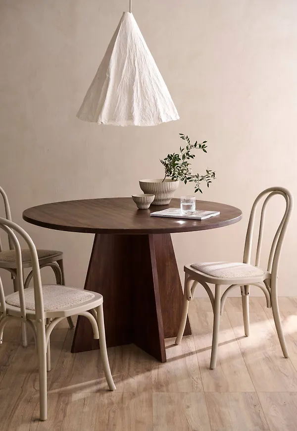 Mysig brun bord 2025 från Ellos.