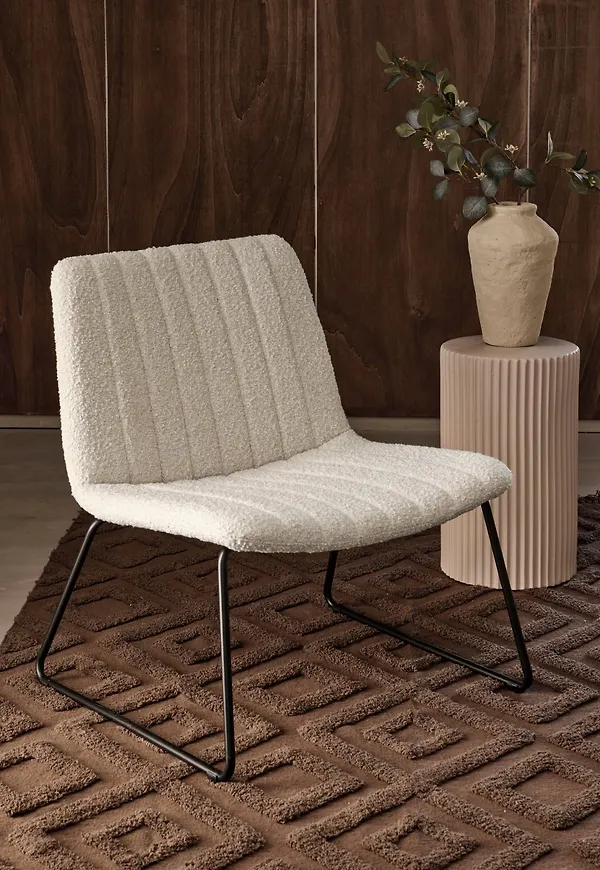 Riktigt snygg fåtölj 2025 från Ellos.