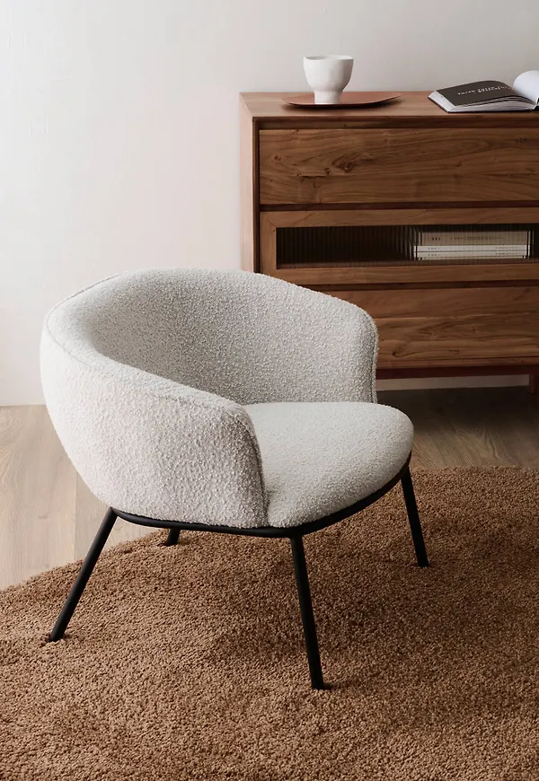 Trendig fåtölj 2025 från Ellos.