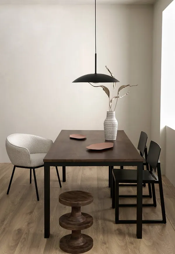 Mysig matbord i brunt från Ellos.
